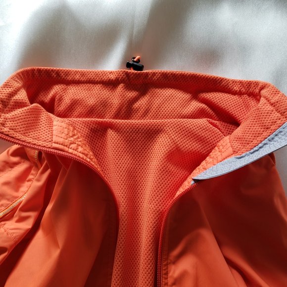 Uniqlo Lightweight Windbreaker - Picture 12 of 12